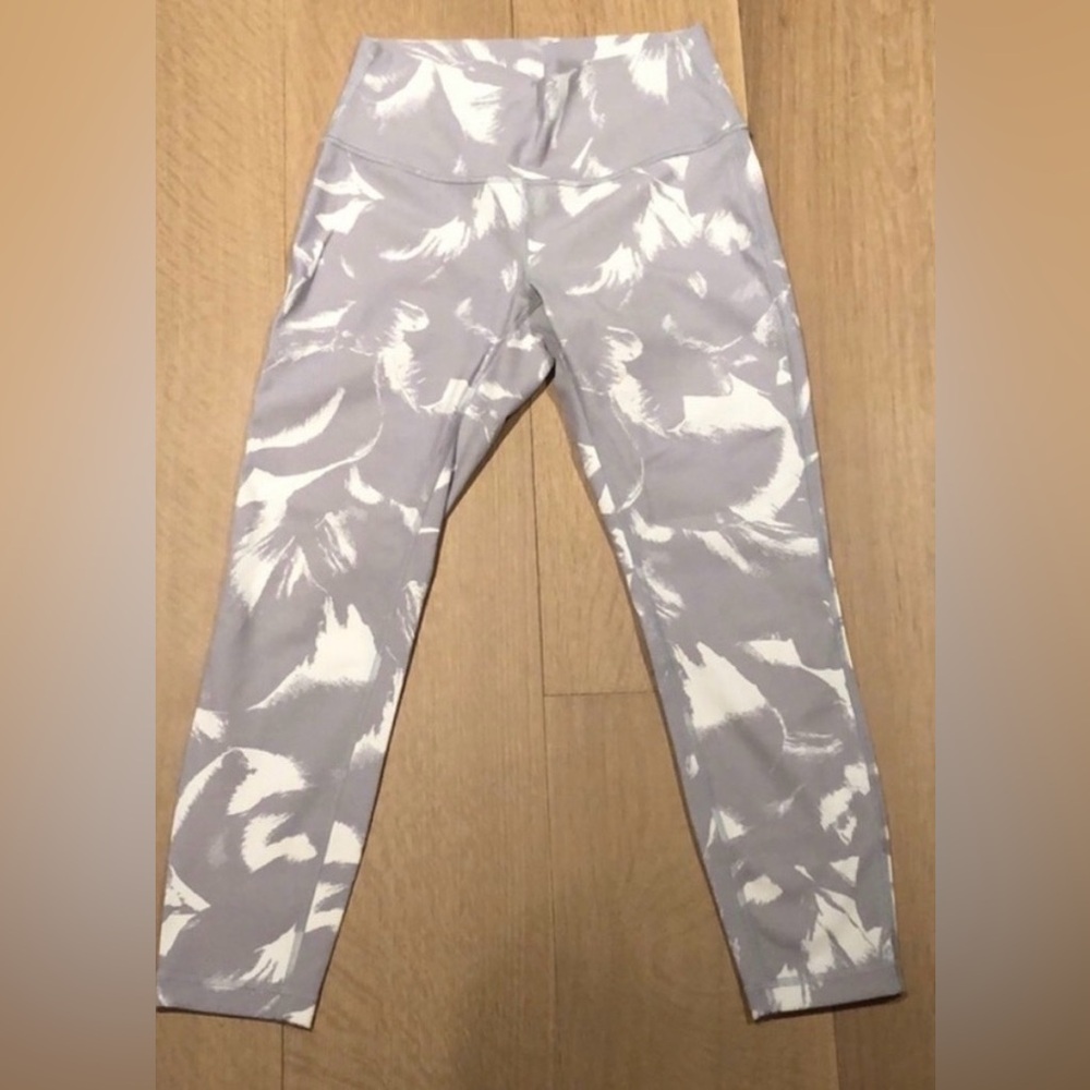 Lululemon Gray and White Patterned Leggings
